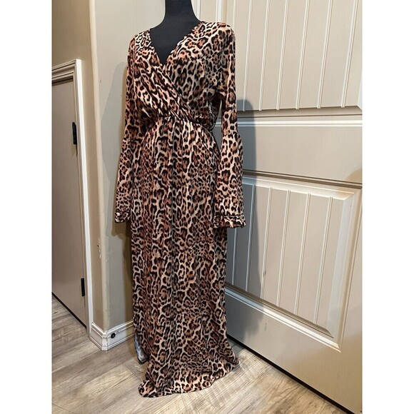 Boohoo Dresses & Skirts - Empire Waist Cheetah Print V-neck Maxi dress with Bell Sleaves